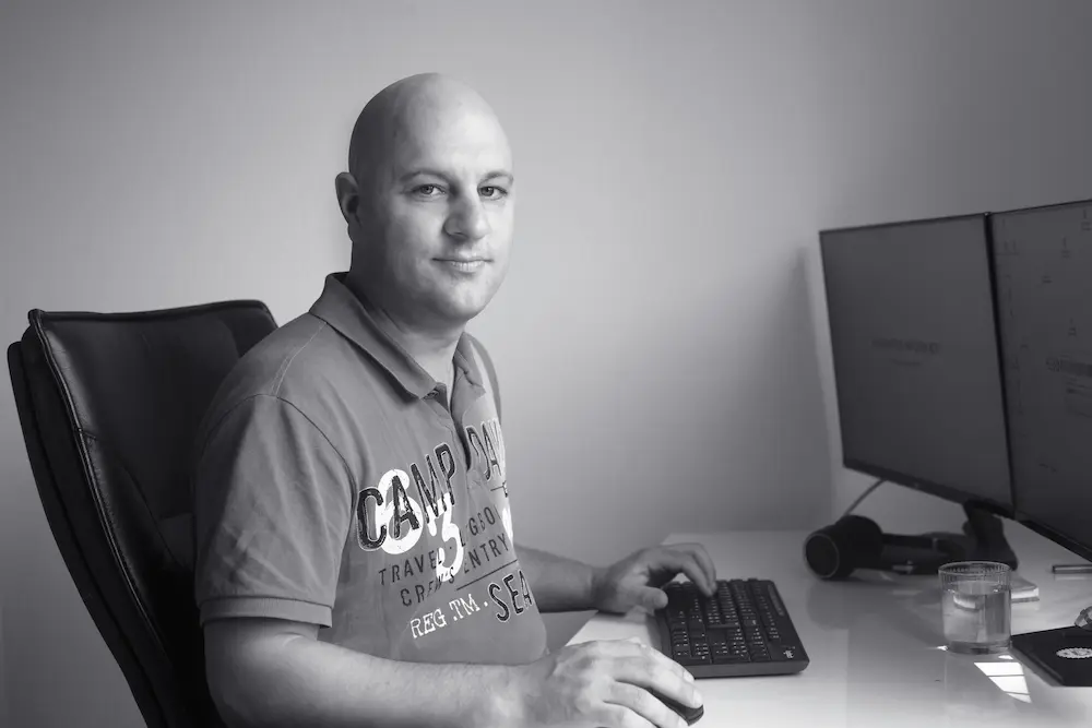 Marco Henninger analysiert Serversicherheit und Website-Performance für KMU