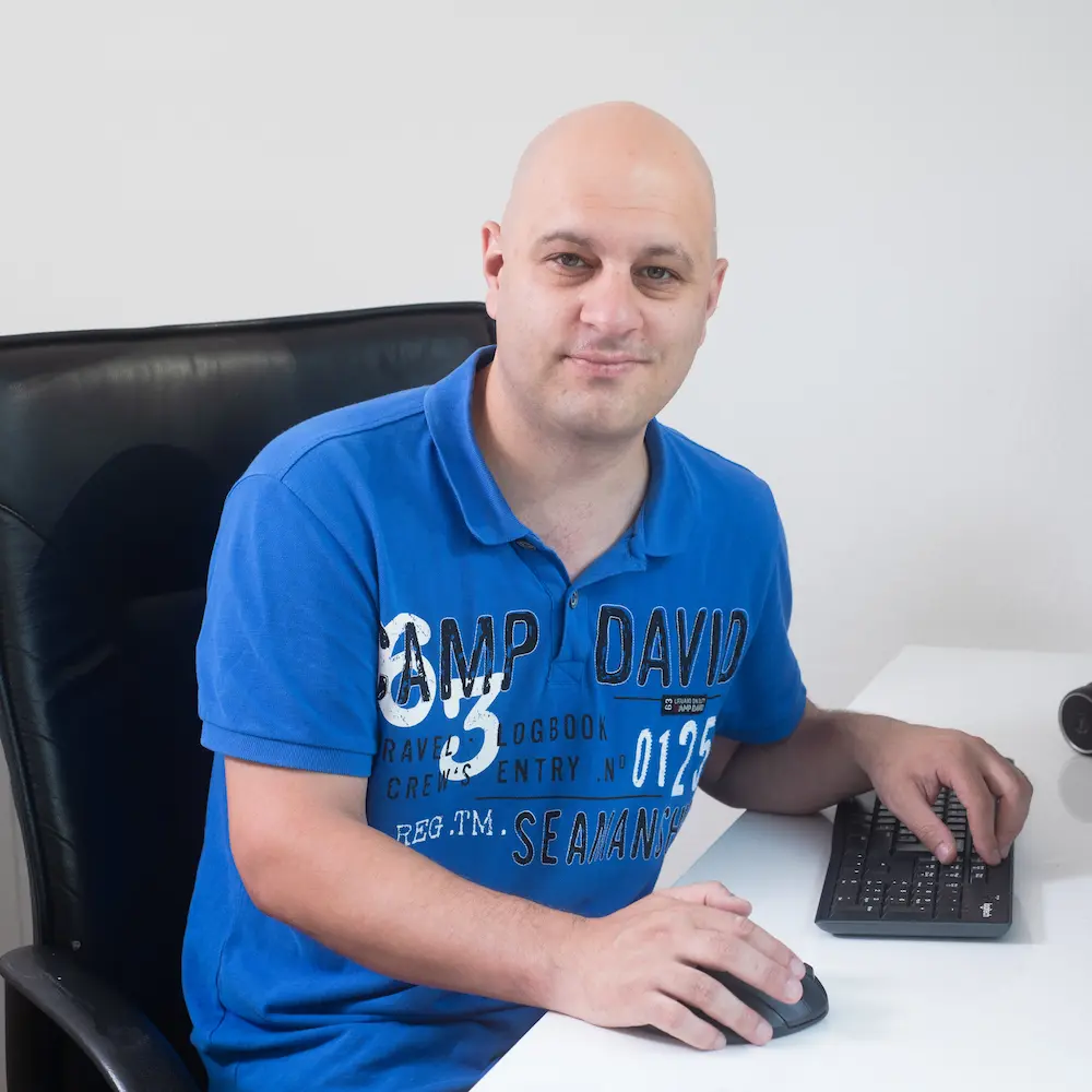 Marco Henninger prüft Website auf Schweizer nDSG-Konformität